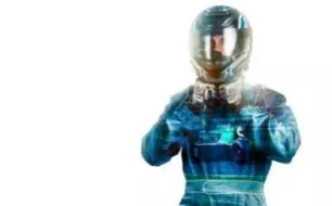 Critères à respecter pour une combinaison de qualité dédiée aux sports autos