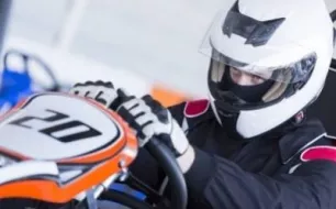 Chaussures et gants : des accessoires de sport automobile trop souvent négligés