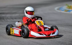 Votre enfant débute au karting : quel équipement lui acheter ?