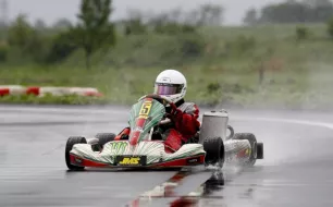 Roulez en karting par temps pluvieux