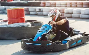 Quels sont les équipements indispensables pour débuter le karting ?